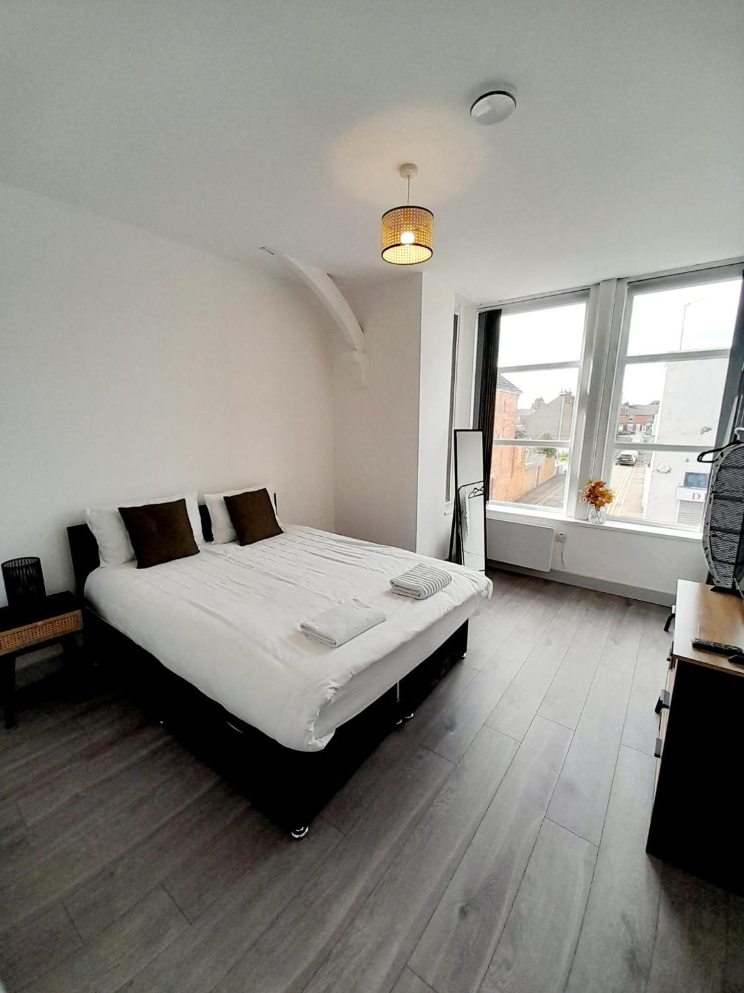 1 & 2 Bed Apartments - Desborough, Kettering, Family, Wifi, Parking מראה חיצוני תמונה